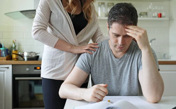 Een Man Die Zelfisolatie Beu Werkt Thuis Afsluiting Van Het — Stockfoto