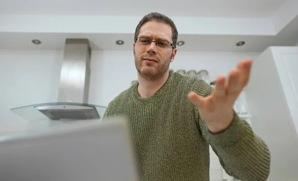 Homem Perturbado Com Laptop Conceito Jogo Online — Fotografia de Stock