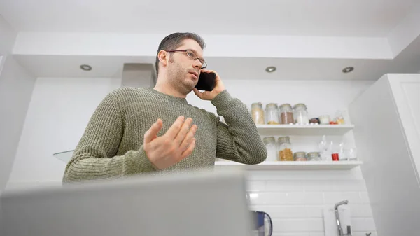 Upset Man Talking Mobile Phone Doing Business Home — Stock Photo, Image