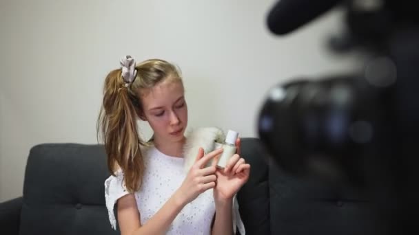 Nastolatka Robi Wideo Blog Pielęgnacji Skóry Koncepcja Vlog — Wideo stockowe