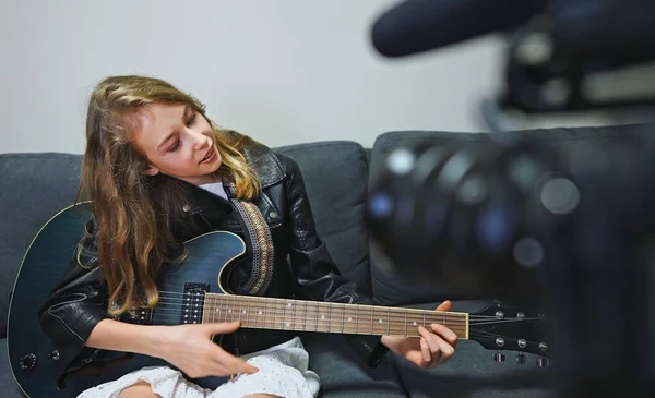 Teenage Girl Semi Acoustic Guitar Front Video Camera — Stock Photo, Image