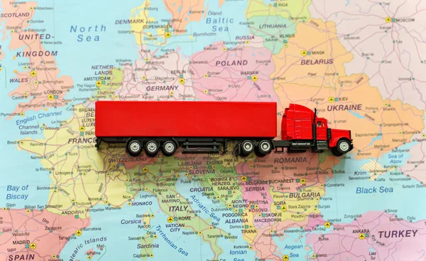 Camion Con Rimorchio Sulla Mappa Europa — Foto Stock