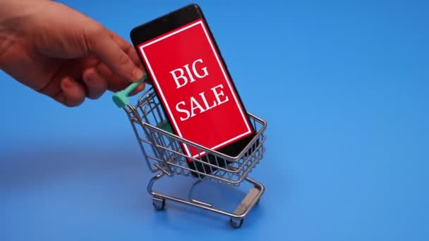 スマートフォンでショッピングカート 大販売の概念 — ストック動画