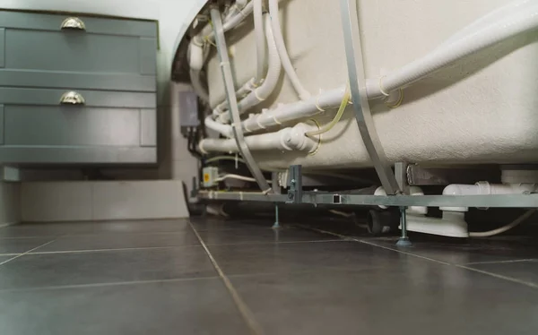 ハイドロマッサージ付き浴槽のパイプシステム — ストック写真