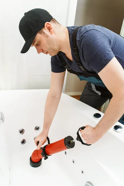 Sanitair Ontstoppen Badkuip Met Professionele Kracht Pomp Cleaner — Stockfoto