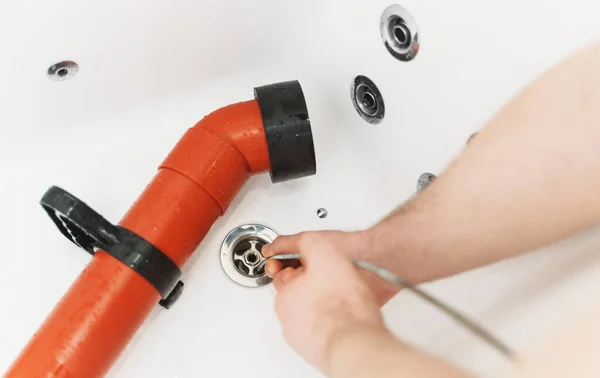 Plumber Using Drain Snake Unclog Bathtub — Stock Photo, Image