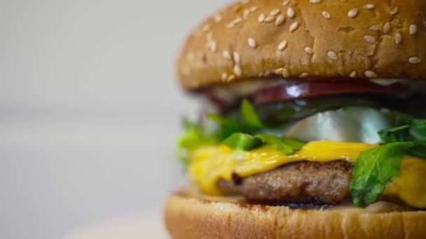 Rusztikus Kézzel Készített Hamburger Asztalon — Stock videók