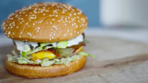 Chef Gants Presse Vers Bas Hamburger Fini — Video