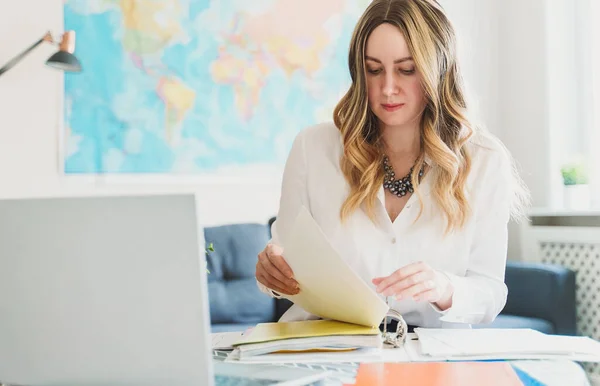 Travel Agent Working Documents Office — Stock Photo, Image