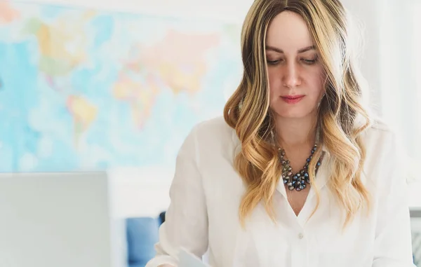 Travel Agent Working Documents Office — Stock Photo, Image