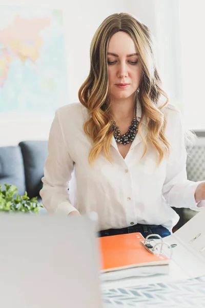 Travel Agent Working Documents Office — Stock Photo, Image