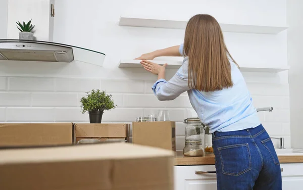 Woman Wipes Kitchen Moving New Apartment — Stock Photo, Image