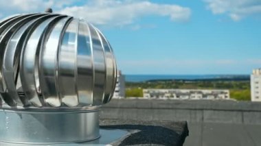 Dairenin çatısında döner saptırıcı var..