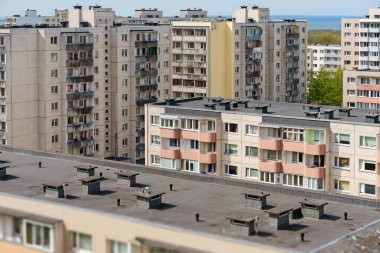 Lasnamae, Tallinn 'deki Katleri ve Paasiku caddelerinin hava manzarası.