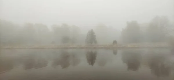 Belle Rivière Brumeuse Pittoresque Matin — Photo