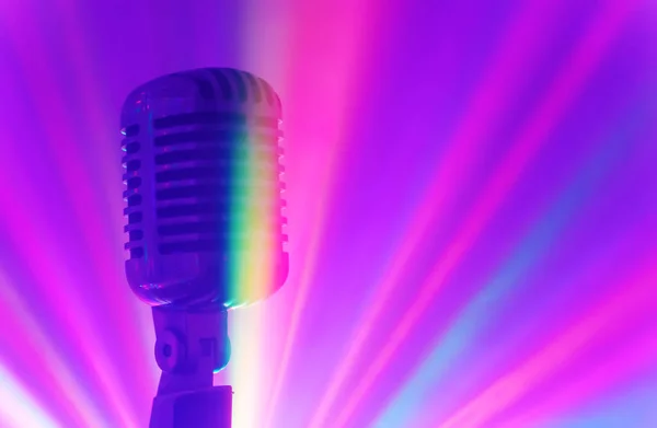 Vintage Microfoon Met Podiumdiscolampen Live Optreden Karaoke Concept — Stockfoto