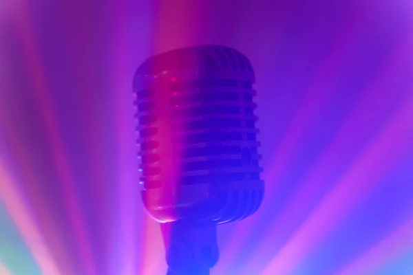 Vintage Microphone Stage Disco Lights Live Performance Karaoke Concept — Stock Photo, Image