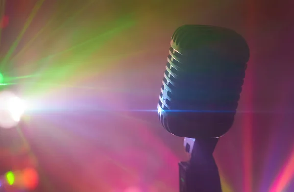 Klasický Mikrofon Jevištní Diskotékou Live Performance Nebo Karaoke Koncept — Stock fotografie