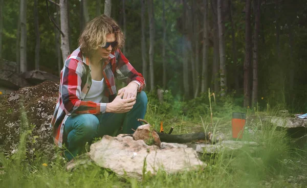 Man Sits Front Bonfire Forest — Stock Photo, Image