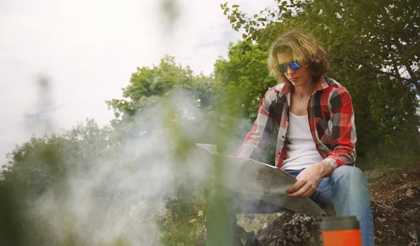 Man Map Sits Front Bonfire Forest — Stock Photo, Image