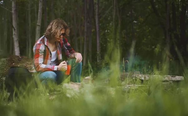 Man Sits Front Bonfire Forest — Stock Photo, Image