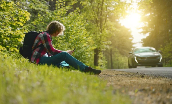 Male Tourist Sitting Road Mobile Phone — Stock Photo, Image