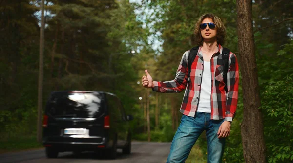 Man Backpack Catching Car Road Travel Autostop — Stock Photo, Image