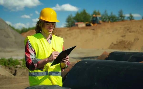 Building Contractor Counting Number Pipes Construction Site — Stock Photo, Image