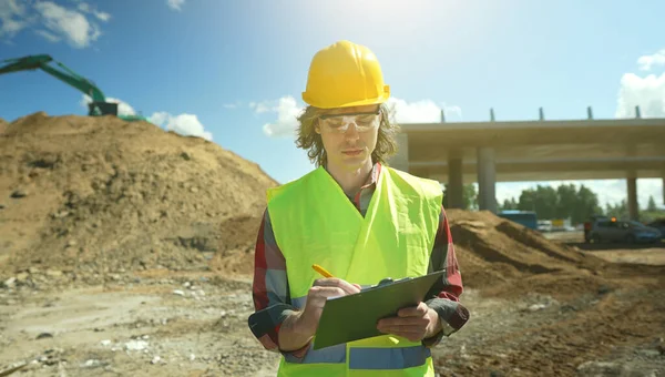 Constructor Con Documentos Fondo Sitio Construcción Cruce Carreteras —  Fotos de Stock