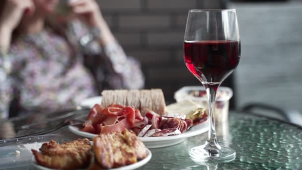 Vino Tinto Copa Aperitivos — Vídeos de Stock