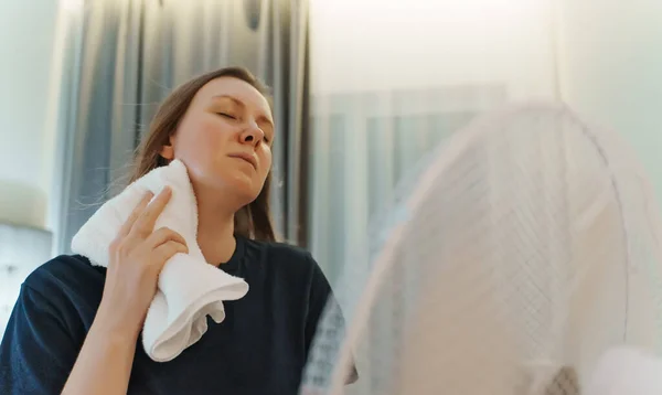 Woman Tries Cool Intense Heat Front Cooling Fan — Stock Photo, Image