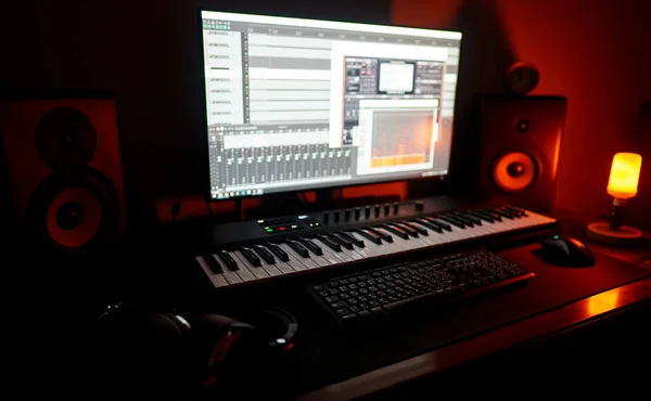 Recording Studio Professional Monitors Midi Keyboard — ストック写真