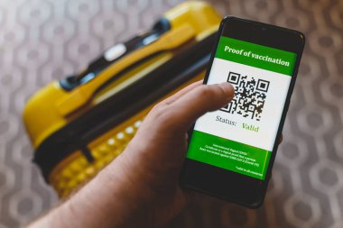 Coronavirus aşısı pasaport uygulaması akıllı telefondan. Durum geçerlidir.