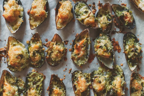Baked Stuffed Fresh Mussels Shell — Stock Photo, Image