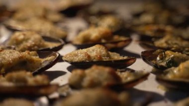 Kabuklu taze midye dolması..