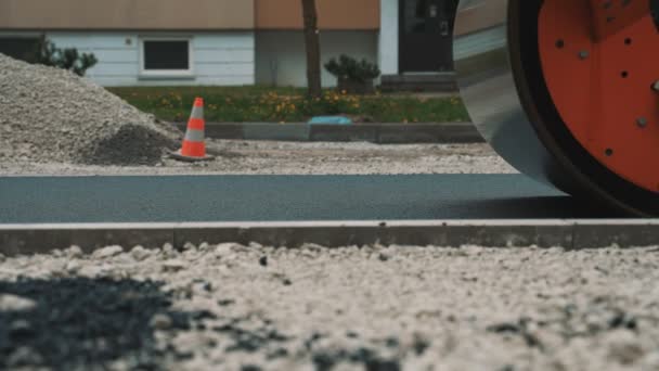 Reconstrucción Vial Rodillo Carretera Vibración Pesada Apilando Asfalto Caliente — Vídeo de stock