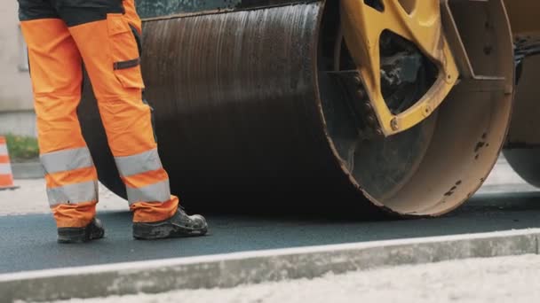 Rekonstrukce Silnice Silné Vibrace Silniční Válec Stohování Horký Asfalt — Stock video