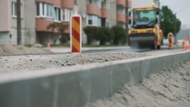 Rekonstruksi Jalan Heavy Vibration Road Roller Stacking Hot Asphalt — Stok Video