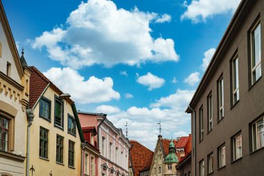 Eski Tallinn, Estonya 'da dar sokaklar.