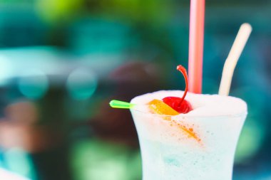 Kirazlı dondurmalı milkshake..