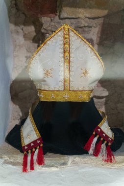 Katolik piskopos mitre müzede.