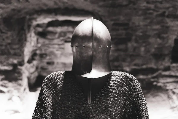 Correio Cadeia Medieval Com Capacete Museu — Fotografia de Stock