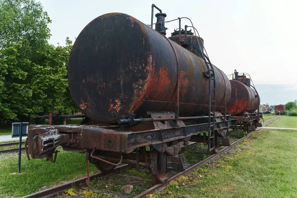 野外博物館での古いタンク車 — ストック写真