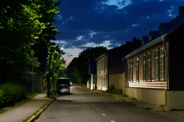 Night Street Haapsalu Kaupunki Kesällä — kuvapankkivalokuva