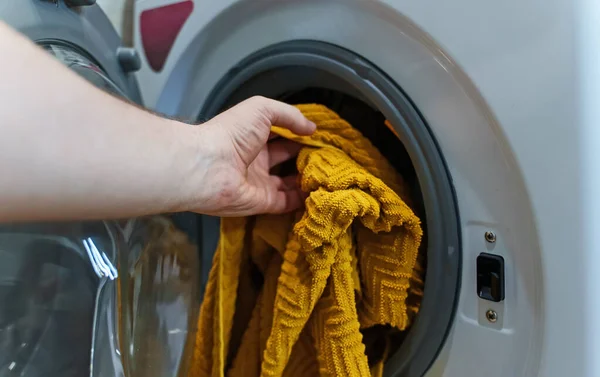 Man Loading Towel Washing Machine — Stock Photo, Image