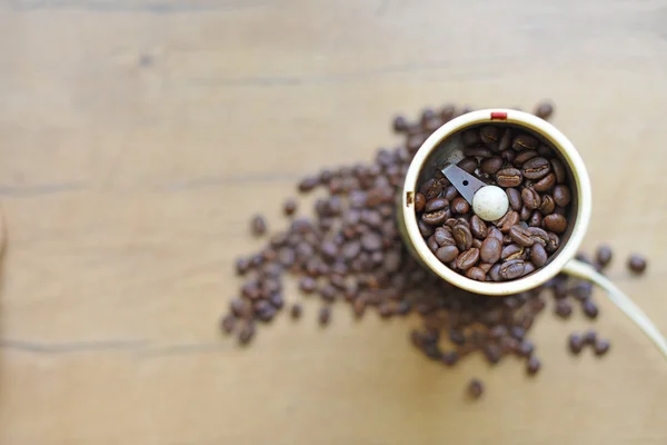 A blade or propeller coffee grinder on the table top. — Stock Photo, Image