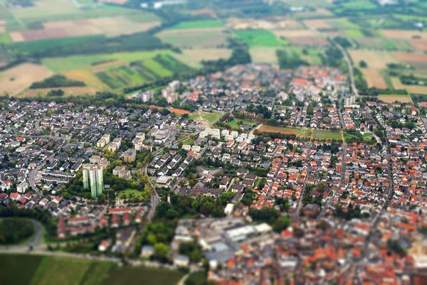 Eski şehir new town karşılamaktadır. Uçaktaki göster. — Stok fotoğraf