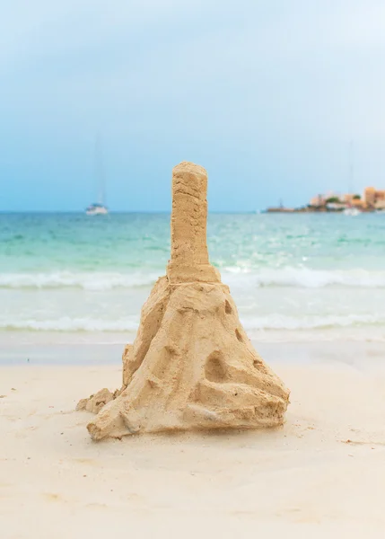 Torre de arena en la playa . —  Fotos de Stock