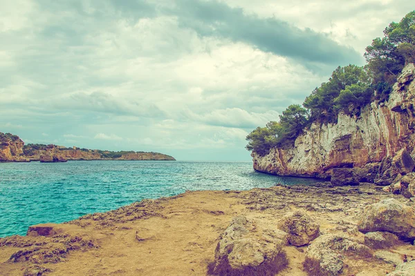 Bela paisagem com montanhas e mar. — Fotografia de Stock