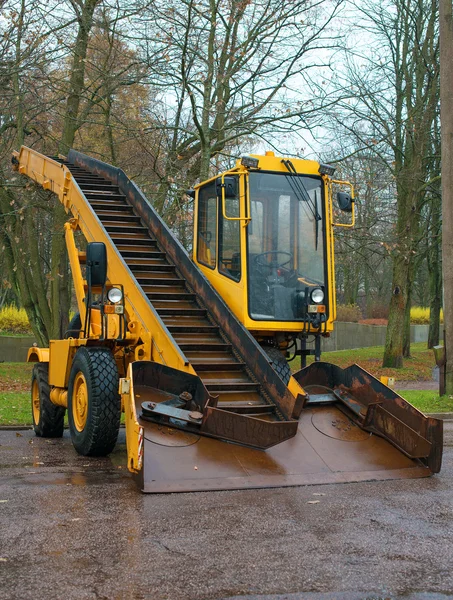 Los servicios de carretera están listos para el invierno. Vehículo de servicio invierno . — Foto de Stock